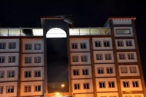 Fırtına, kaymakamlık binasının &ccedil;atısını u&ccedil;urdu