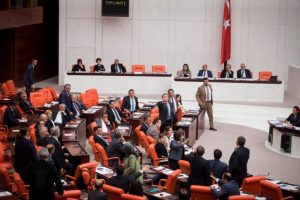 &Ouml;calan i&ccedil;in 'sayın' deyince Meclis karıştı