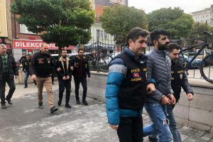 Cinayet ş&uuml;phelisi 5 ş&uuml;pheli hakim karşısında!