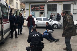 Bursa'da kahvelerin &ouml;n&uuml;nde kurşun yağdırdı