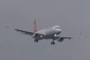 İstabul'da u&ccedil;aklar zor anlar yaşadı, &ccedil;ok sayıda tekne suya g&ouml;m&uuml;ld&uuml;