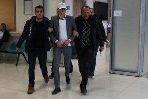 Liseli, arkadaşını kendisini d&ouml;vd&uuml;ğ&uuml; i&ccedil;in &ouml;ld&uuml;rm&uuml;ş
