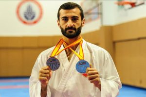 Uğur Aktaş karatedeki başarısını eğitimde de s&uuml;rd&uuml;r&uuml;yor