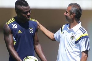 Emenike i&ccedil;in Fenerbah&ccedil;e'ye d&ouml;n&uuml;yor iddiası!