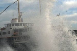 G&ouml;k&ccedil;eada ve Bozcaada seferlerine fırtına engeli