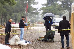 G&ouml;n&uuml;ll&uuml; mezarcının sır &ouml;l&uuml;m&uuml;!