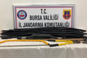 Bursa'da T&uuml;rk Telekom'un kablolarını &ccedil;alan hırsızlar tutuklandı