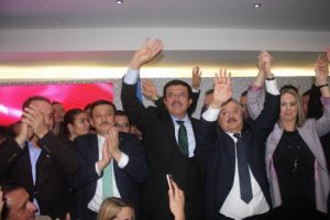 Zeybekci: Kordon'da diz kıra kıra biz zeybek oynamaya var mıyız?