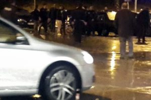 Acil serviste bı&ccedil;aklı kavga: 1 yaralı