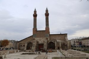 &Ccedil;ocukların medresede tehlikeli oyunu