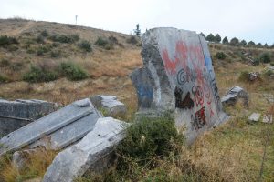 Bursa'da 5 metrelik kral mezarı mezbeleliğe d&ouml;nd&uuml;