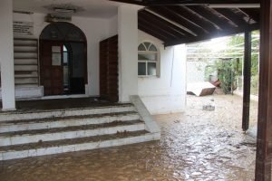 Bodrum'da sel sularıyla dolan camide ibadet yapılamıyor