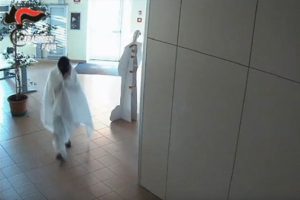 İtalyan polisi hayalet hırsızın peşinde
