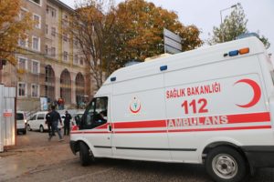 Valilik inşaatından d&uuml;şen 2 iş&ccedil;i yaralandı