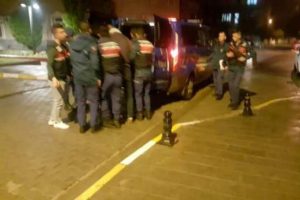 Bakkaldan silahlı soyguna 2 tutuklama