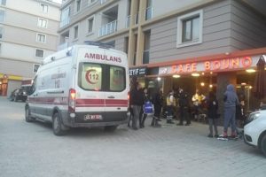 Ara&ccedil; parkı y&uuml;z&uuml;nden silahlı kavga &ccedil;ıktı: 1 yaralı