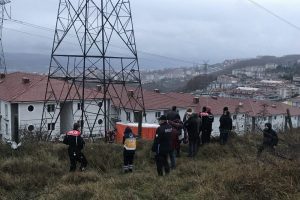 Y&uuml;ksek gelirim hattına &ccedil;ıkan kişi ekipleri alarma ge&ccedil;irdi