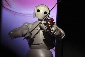 Toyota'nın insansı robotu 10 km'den kontrol edilebiliyor