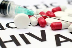 'HIV, HIV ile enfekte olmuş bir kişinin v&uuml;cut sıvılarına temasla bulaşır'