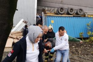 Bursa'da 2 kişinin konteyner altında &ouml;l&uuml;m&uuml;nde, 4 ş&uuml;pheli adliyede