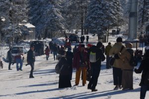Bursa Uludağ'da kar 20 santim oldu, hafta sonu halk akın etti