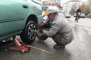 Oto lastik&ccedil;ilerde 'kış lastiği' mesaisi