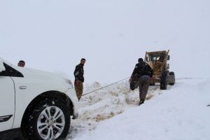 Y&uuml;ksekova'da kar yağışı etkili oldu