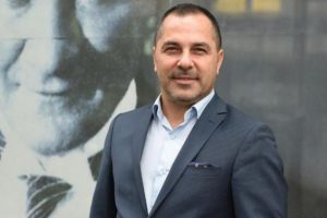 Kışın ortasında denizde y&uuml;zme yarışı