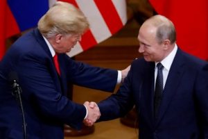 Trump ile Putin gayriresmi g&ouml;r&uuml;şt&uuml;
