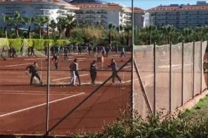 Mahalleli 5 yıldızlı oteli basıp yerle bir etti