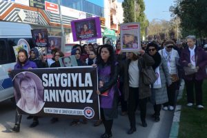 Bursa'da kadınlar, katledilen Günay Torun için yürüdü