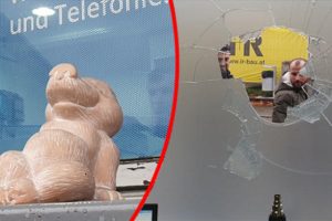 T&uuml;rk iş yerine ırk&ccedil;ı saldırı! Camları kırıp...