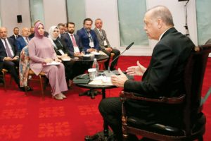 Cumhurbaşkanı Erdoğan: Sağa sola kıvırmayın yanıt verin