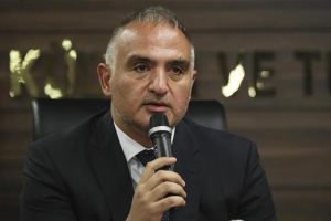 Bakan Ersoy: "Türkiye turizmde rekor kırmaya devam ediyor"