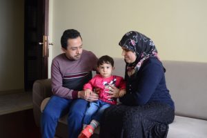 Bursa'da çocuklarını büyütürken engel tanımıyorlar