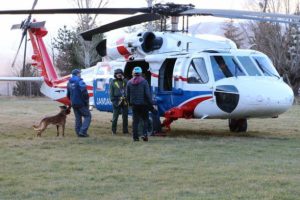 &Ccedil;ığ altında kalan dağcı dedekt&ouml;r ve k&ouml;pekle aranacak