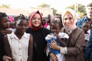 Bakan Sel&ccedil;uk ve Esra Albayrak Burkina Faso'da