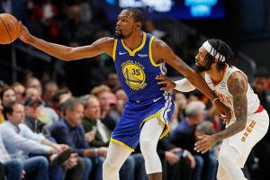 Warriors yıldızlarıyla kazandı