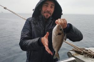 Çeşme'de balık avı turizmi yüzleri güldürüyor