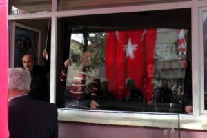 CHP İl&ccedil;e Başkanlığına saldıran CHP'li &ccedil;ıktı