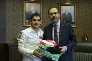 Bakan Kasapoğlu Şampiyon Pilot Güven'i kabul etti