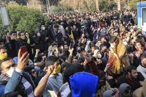 İranlı öğrenciler protesto gösterisi düzenledi