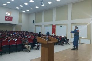 Bursa'da jandarmadan öğrencilere trafik semineri
