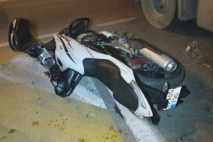 TIR'a &ccedil;arpan motosiklet s&uuml;r&uuml;c&uuml;s&uuml; &ouml;l&uuml;mden d&ouml;nd&uuml;