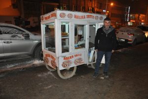 Dondurucu soğukta ekmek m&uuml;cadelesi