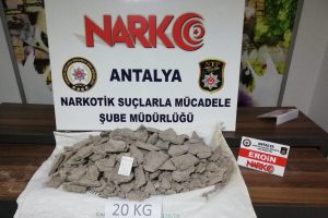 Kargoyla uyuşturucu ticareti polise takıldı