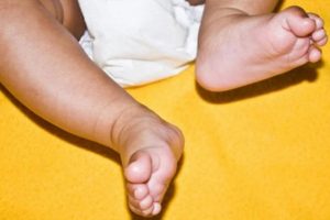 &Ouml;len kadından nakledilen rahimle bebek doğurdu!