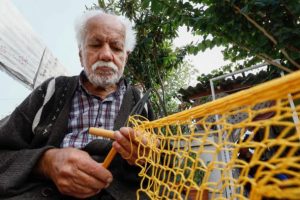 &Ccedil;evreyi korumak i&ccedil;in pazar filesi &ouml;r&uuml;yorlar