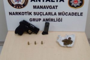 Polis uyuşturucu tacirlerine g&ouml;z a&ccedil;tırmıyor