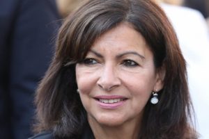 Paris Belediye Başkanı sarı yeleklilere destek verdi